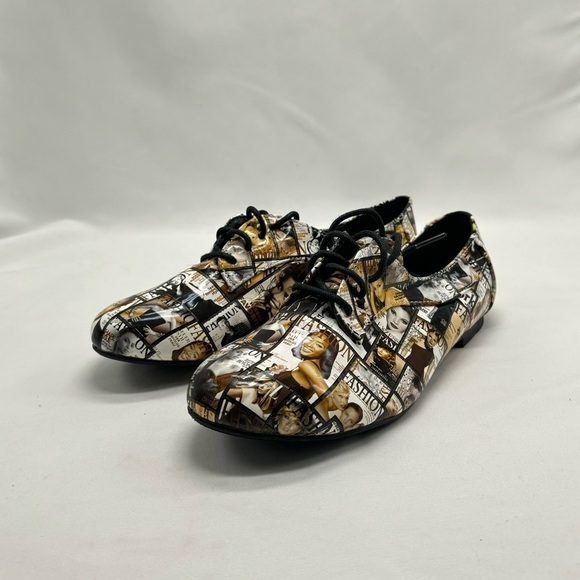 NWOT Kalli Magazine print fun artsy flat shoes color tan and black size 8 - Picture 2 of 7